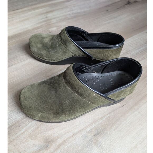 Dansko Shoes - Dansko Professional Clogs in Olive Green Suede, Size 38 (S2)